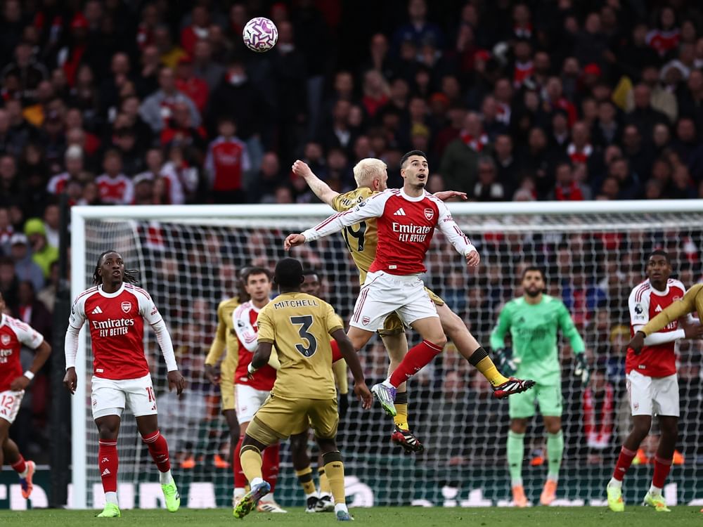 أرسنال يفوز على كريستال بالاس ويعزز صدارته للدوري الإنجليزي