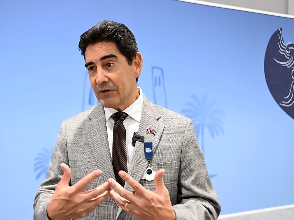 سفير الدومينيكان : معرض أبوظبي للكتاب منصة لتعزيز جسور التعاون الثقافي مع الإمارات