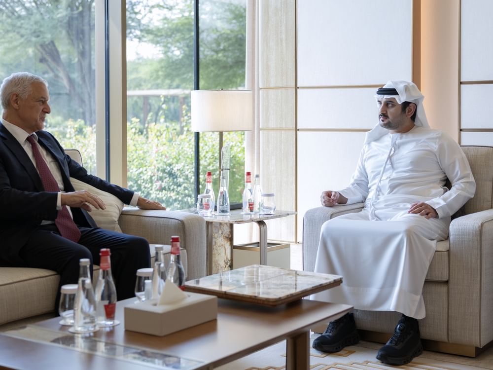 مكتوم بن محمد يستعرض مع الرئيس التنفيذي لمجموعة ستاندرد تشارترد ملامح مستقبل القطاع المالي والمصرفي العالمي