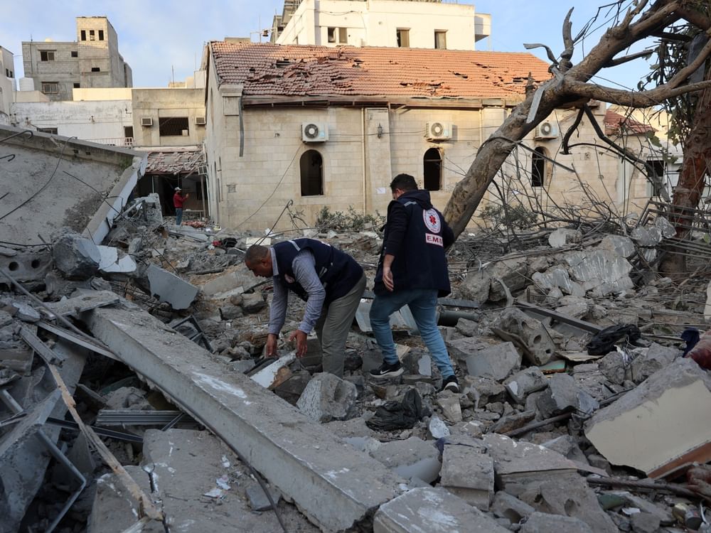 الطيران الإسرائيلي يقصف المستشفى المعمداني بمدينة غزة