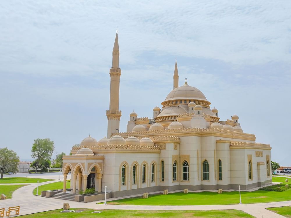 الشارقة تخصص 693 جامعاً لأداء صلاة عيد الفطر