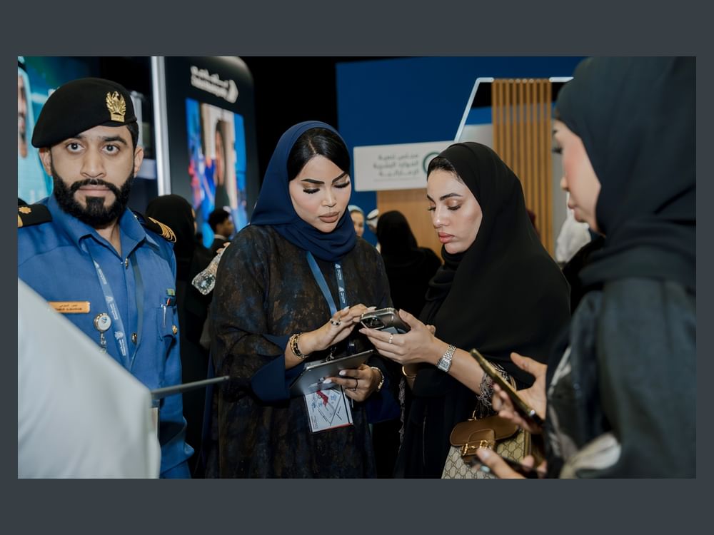 جمارك دبي تستعرض فرصا وظيفية لشباب الإمارات بمعرض" رؤية 2025"