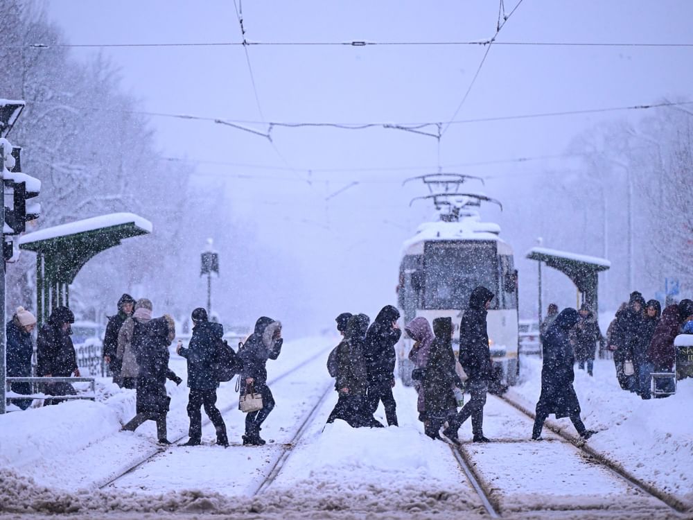 罗马尼亚暴雪致约20万户停电