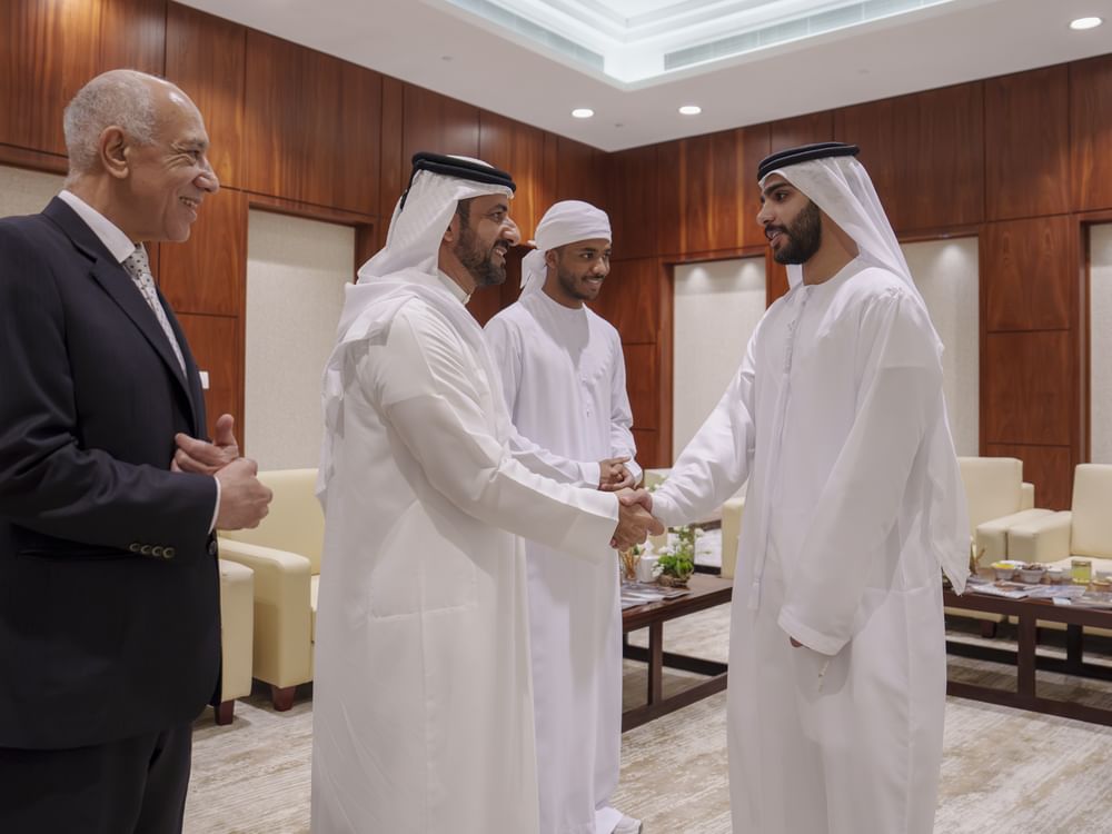 سلطان بن أحمد القاسمي يلتقي فريق جامعة الشارقة المشارك في مونديال الجامعات