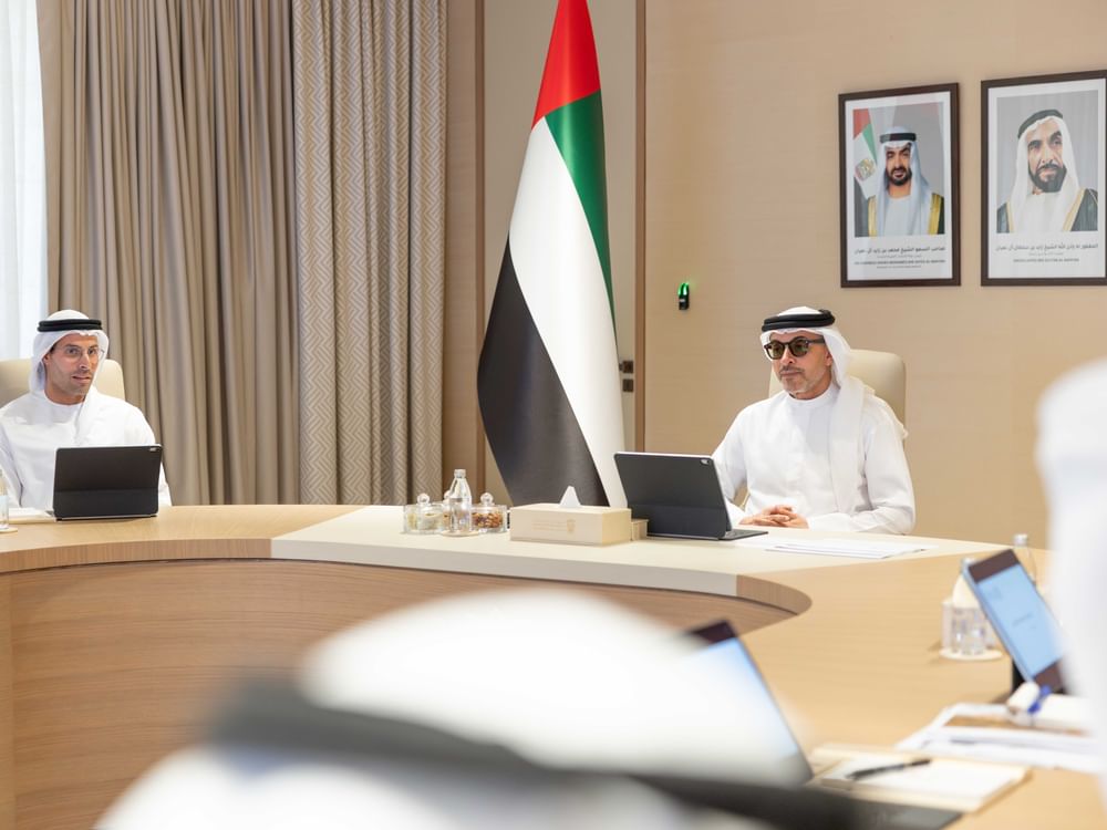 هزاع بن زايد يستقبل وفداً من دائرة الثقافة والسياحة ويطّلع على خطط تعزيز المنظومة السياحية والثقافية في منطقة العين