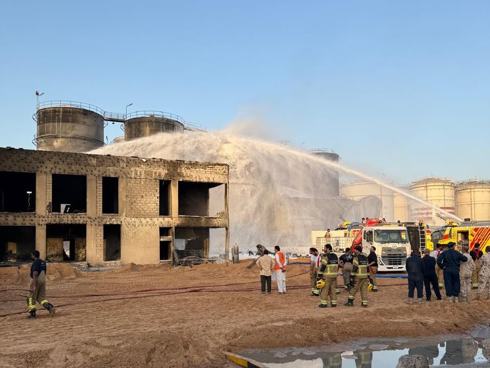 Sharjah confirma total contenção de incêndio no Porto de Al Hamriyah