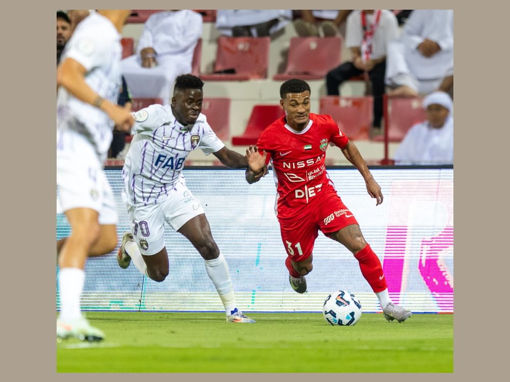 تعادل شباب الأهلي والعين في دوري أدنوك للمحترفين