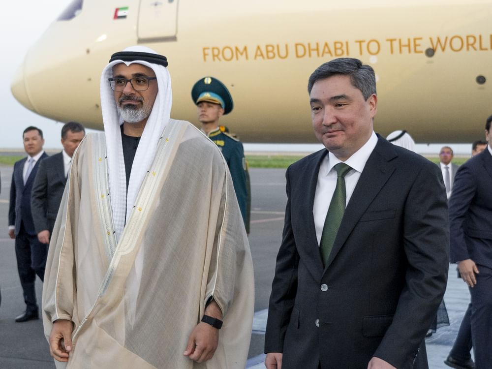 El príncipe heredero de Abu Dabi llega a Astaná en visita oficial