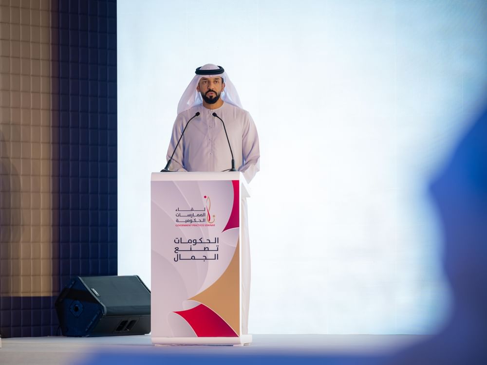 سلطان النيادي: التجربة الإماراتية أثبتت أن بناء الحكومات المتميزة يبدأ من تمكين الإنسان