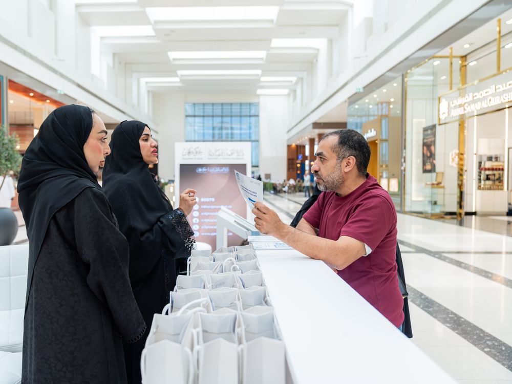 إقبال واسع من فئات المجتمع على فعاليات أسبوع إسعاد المتعاملين بعجمان