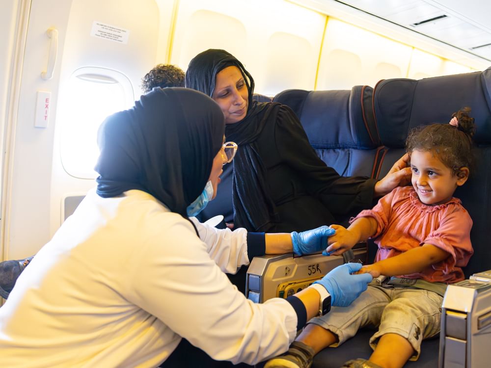 تنفيذاً لتوجيهات رئيس الدولة.. الإمارات تنفذ إخلاءً طبياً عاجلاً لـ 119 مريضاً ومصاباً من قطاع غزة برفقة ذويهم