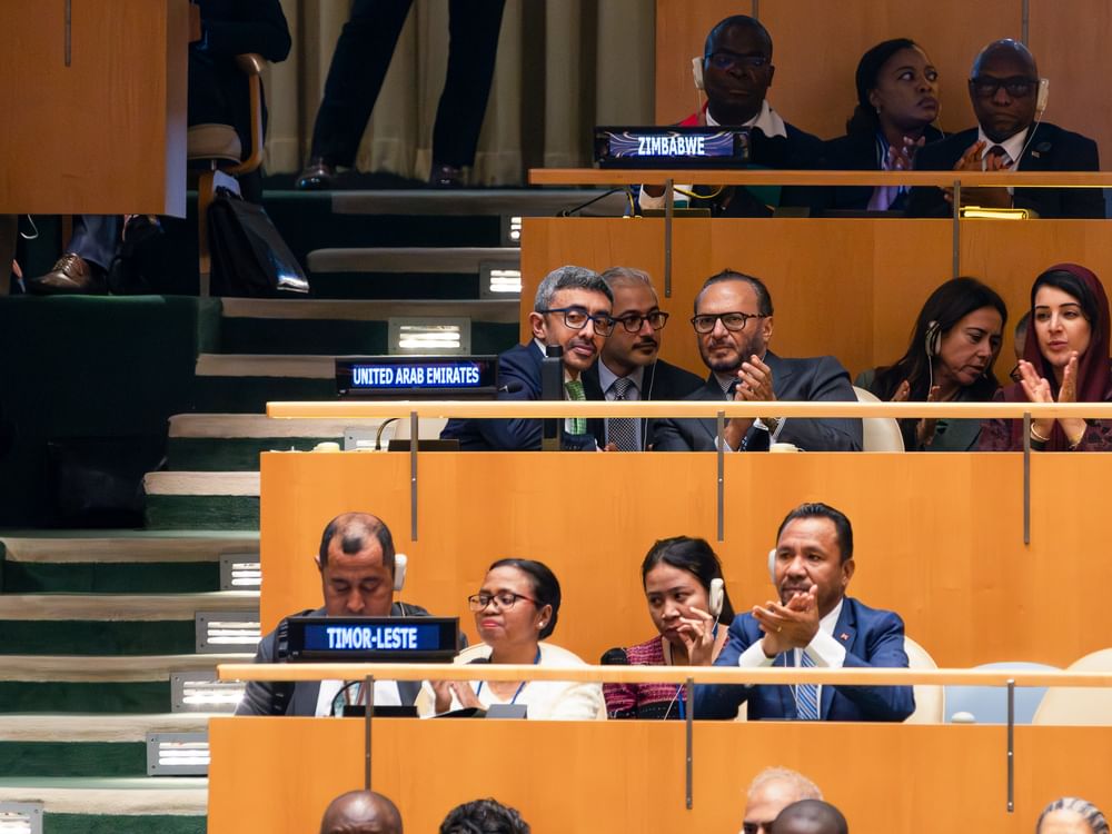 Abdullah bin Zayed encabeza la delegación emiratí en la histórica conferencia internacional sobre la solución de los dos Estados