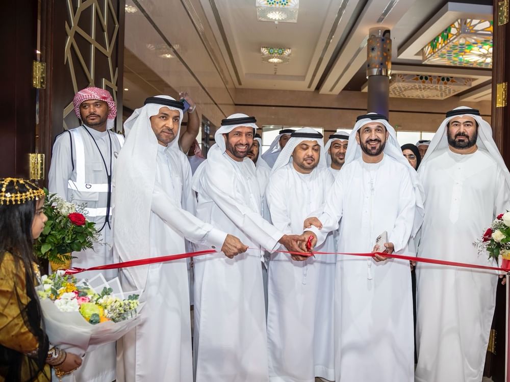 سعيد الشرقي يفتتح "معرض العائلة" بدبا الفجيرة