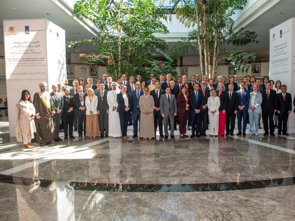 نورة الكعبي تشارك في الاجتماع الخامس للتحالف الدولي لتنفيذ حل الدولتين بالمغرب