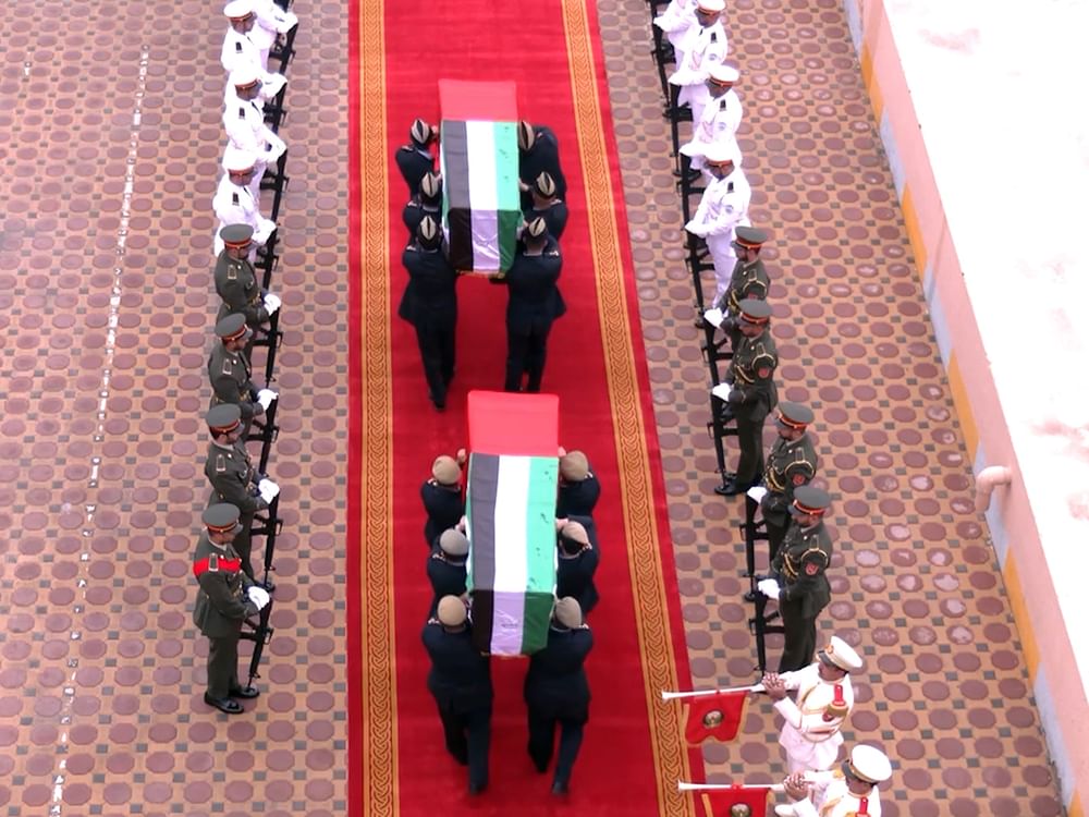 El Ministerio de Defensa celebra un funeral militar por dos mártires de Emiratos Árabes Unidos