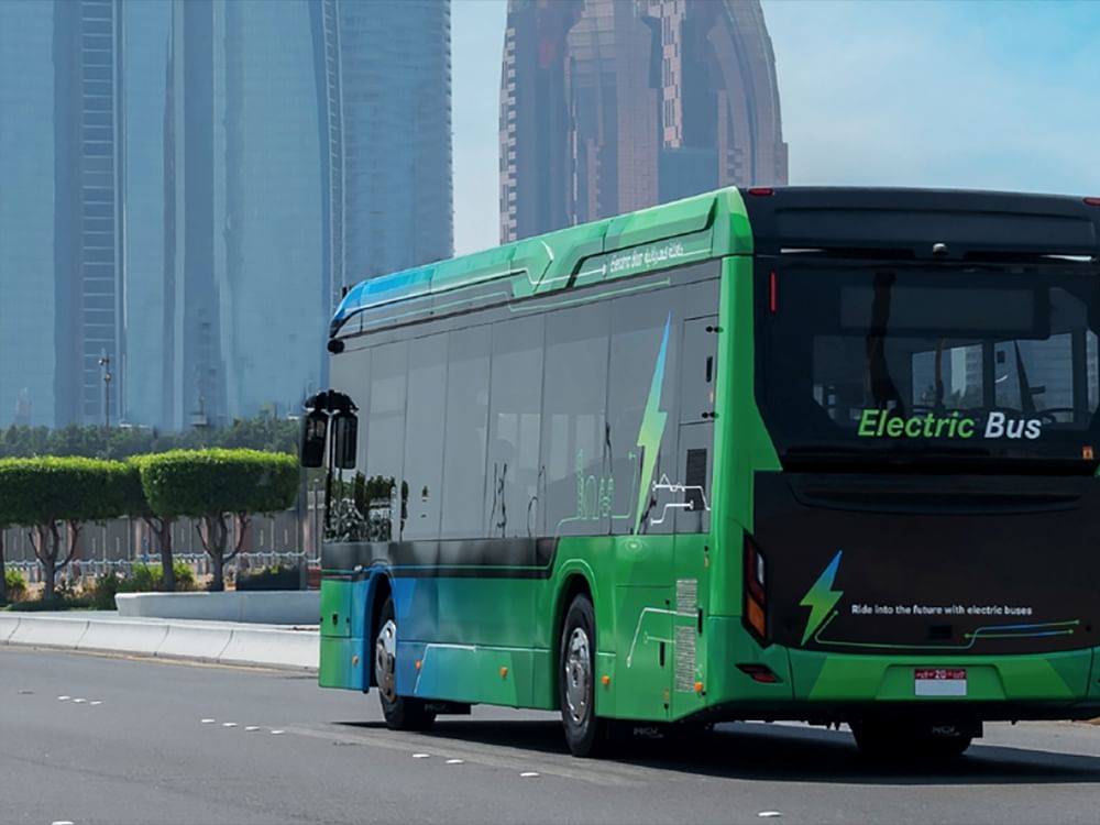 أسطول الحافلات الخضراء في أبوظبي يقطع 1.3 مليون كيلومتر صديق للبيئة منذ 2024