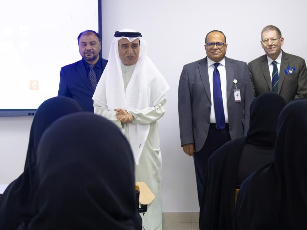 رئيس جامعة الفجيرة يؤكد أهمية توفير بيئة تعليمية محفزة تضع الطالب في صميم العملية الأكاديمية