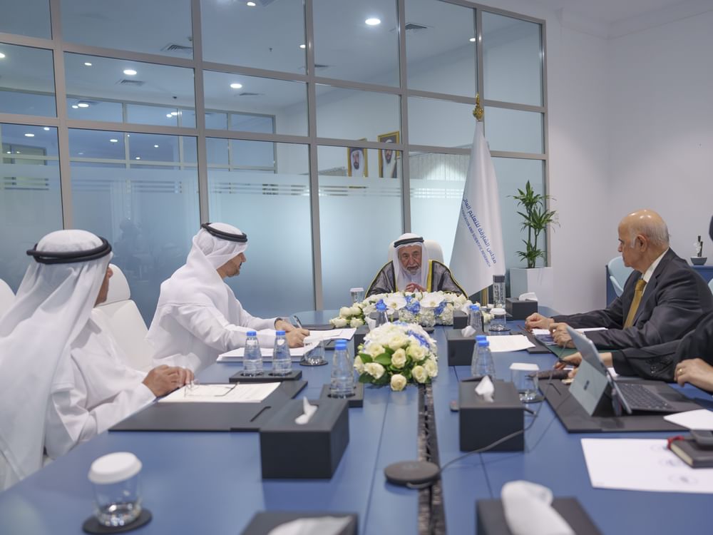Governante de Sharjah preside reunião sobre estratégia para o ensino superior