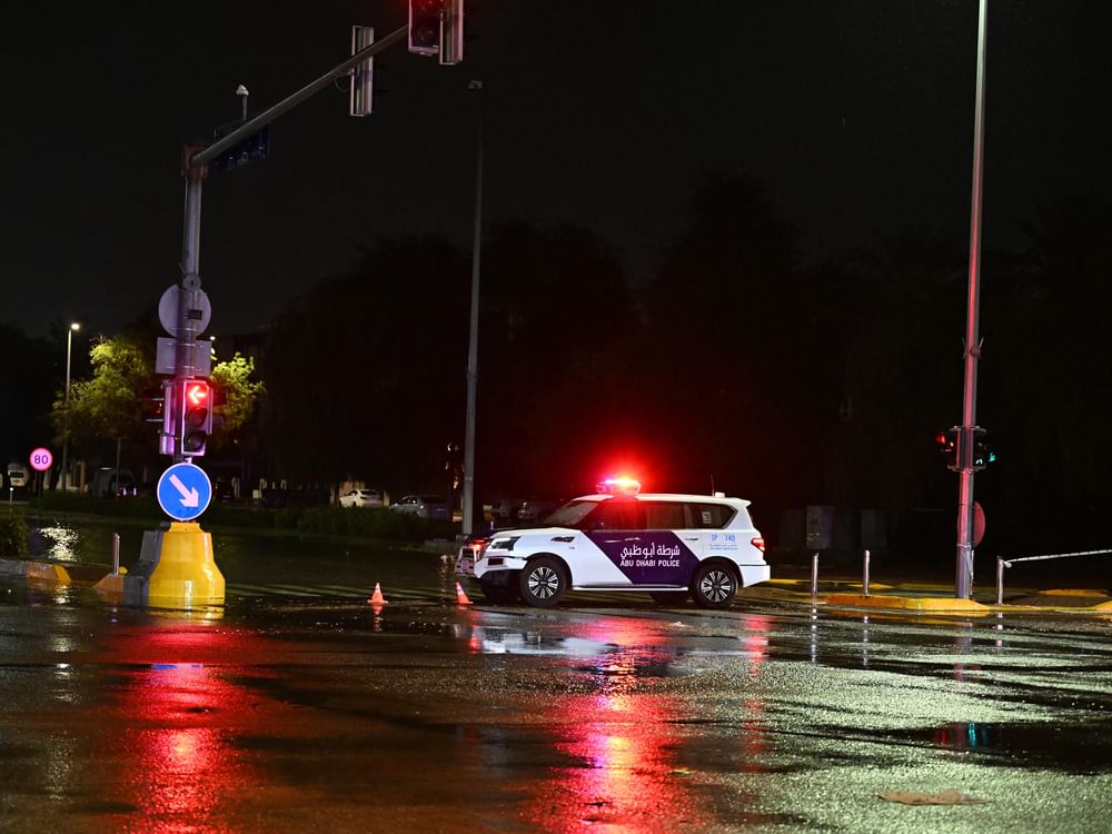 Polícia de Abu Dhabi atende 117 mil ocorrências durante período de chuvas intensas