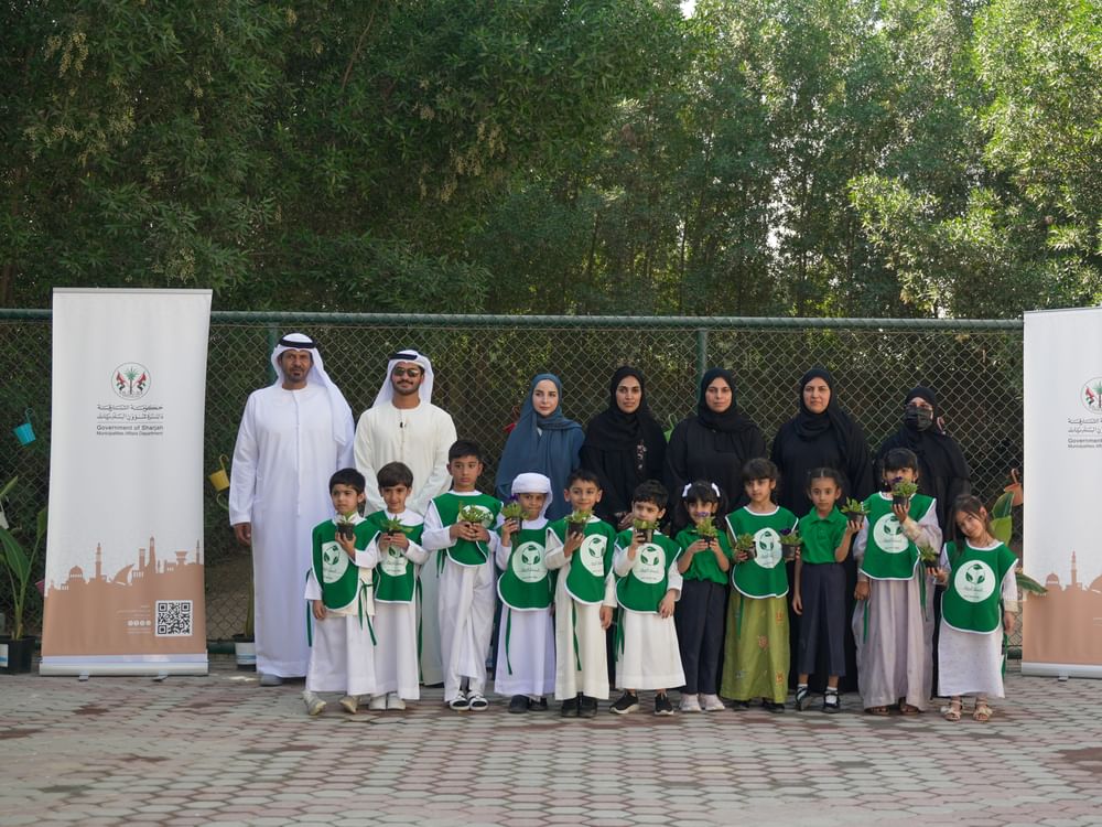 شؤون البلديات بالشارقة تطلق مبادرات مجتمعية في أسبوع التشجير