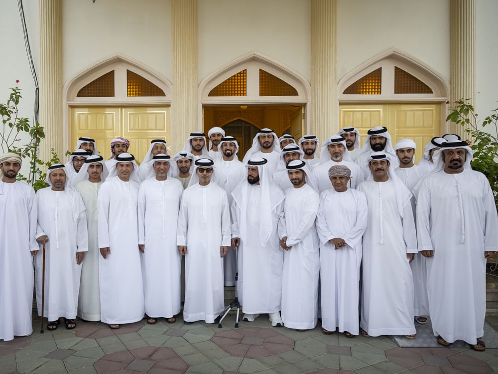 هزاع بن زايد يزور محمد شمل المعمري في منزله بمنطقة العين
