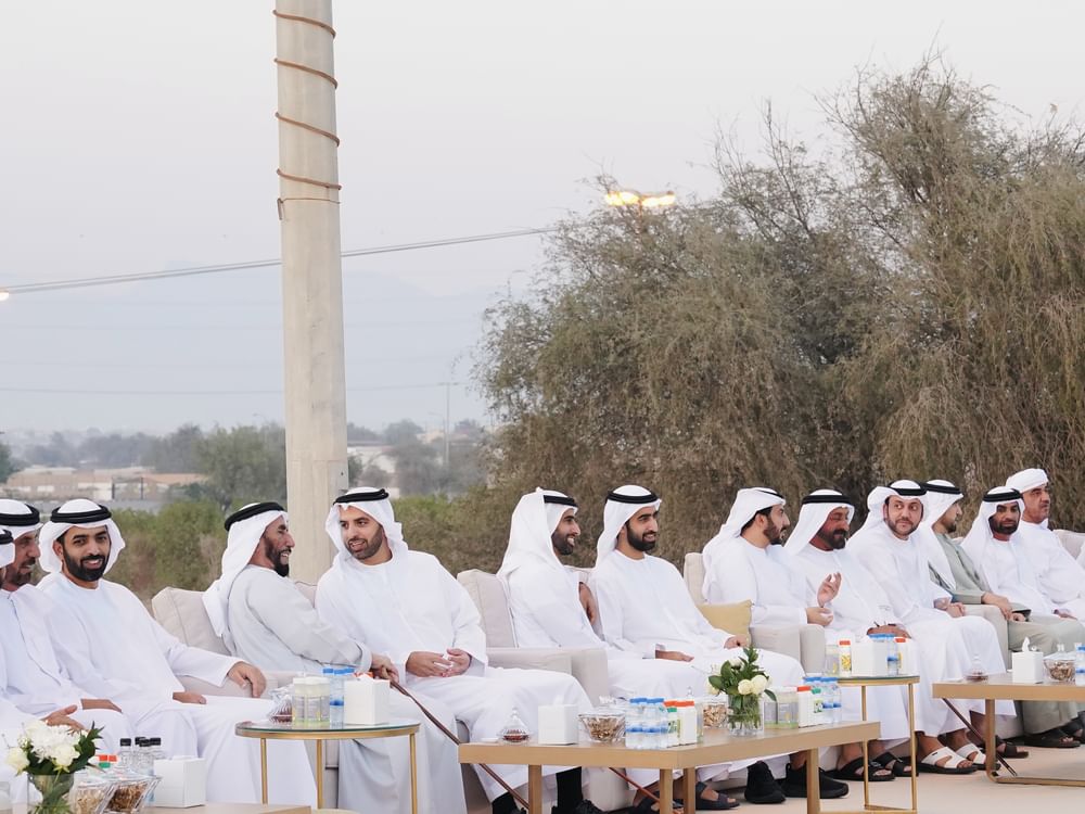 ولي عهد رأس الخيمة يقيم مأدبة إفطار على شرف ملاك الهجن