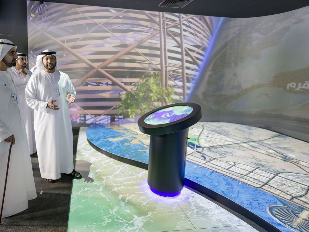 محمد بن راشد يطلع على "خارطة طريق المساحات المائية والخضراء 2030" لتعزيز ريادة دبي في استثمار الطبيعة لرفاهية الإنسان 