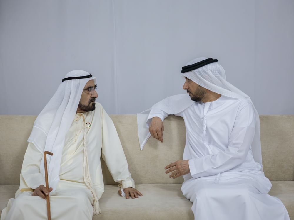 محمد بن راشد يقدم واجب العزاء في وفاة حاضر جمعه المهيري