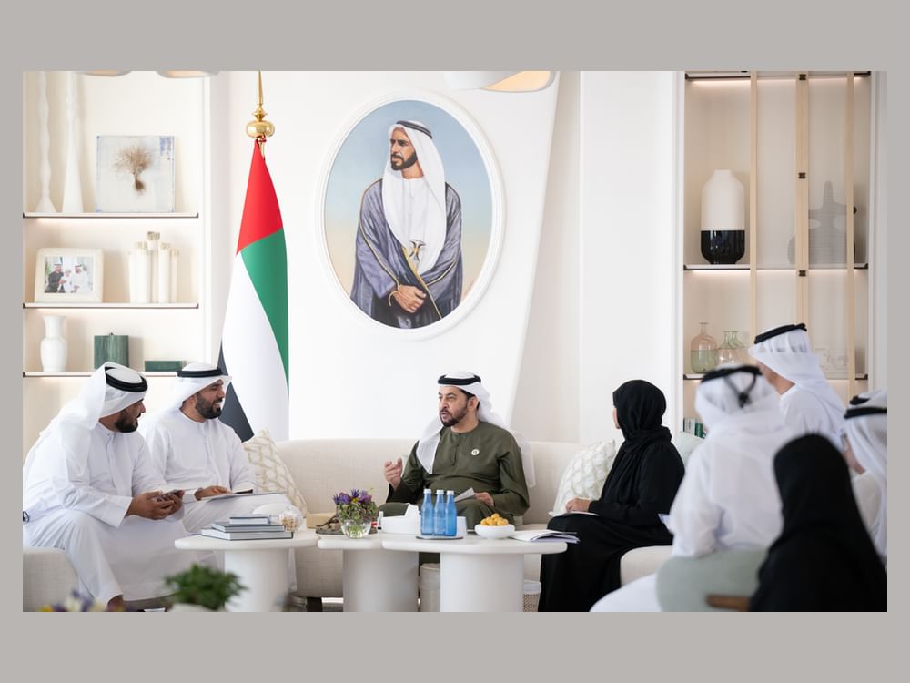 Hamdan bin Zayed receives ADAFSA's delegation, reviews its projects in Al Dhafra Region