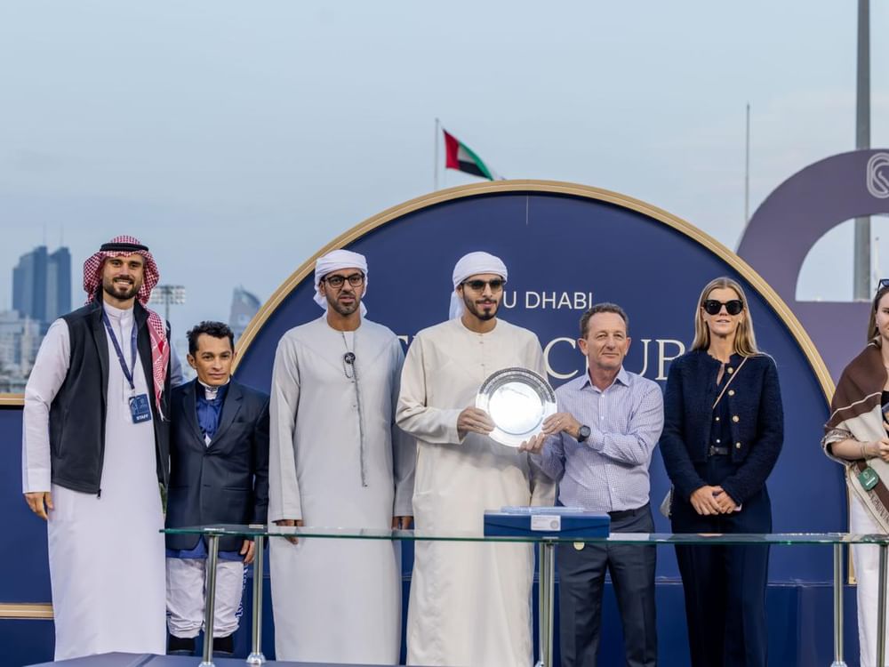 ختام السباق الثالث عشر للخيول في مضمار أبوظبي بتتويج الفائزين في سبعة أشواط