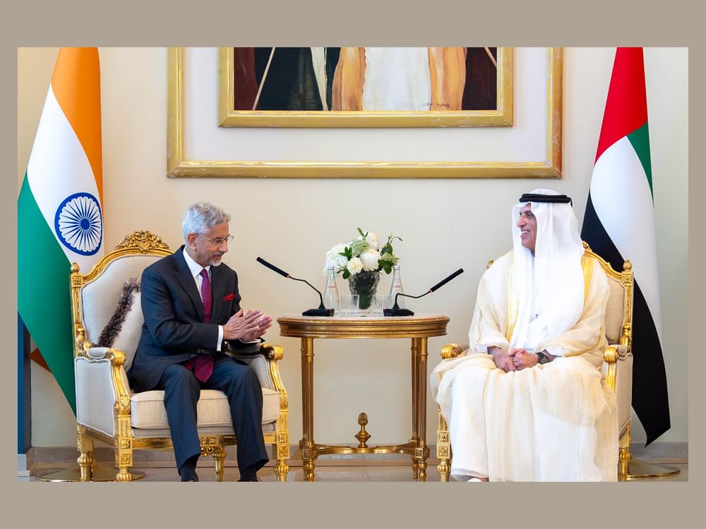 سعود بن صقر يستقبل وزير الشؤون الخارجية في الهند