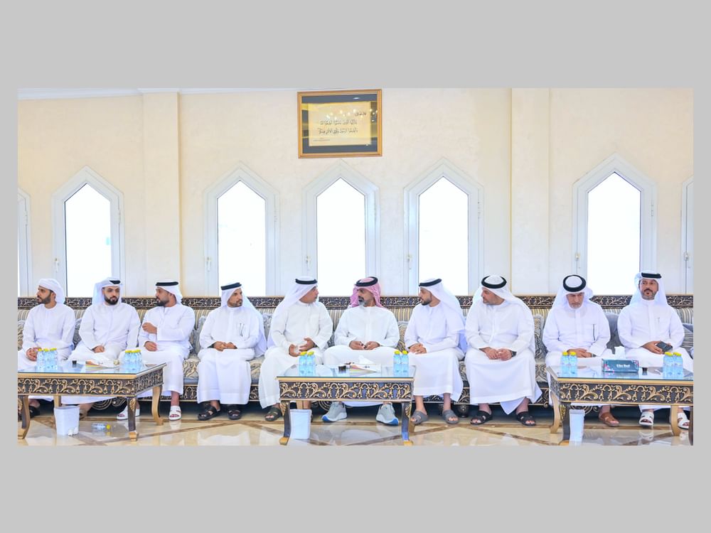 عمار بن حميد يقدم واجب العزاء في وفاة خليفة جاسم الشامسي