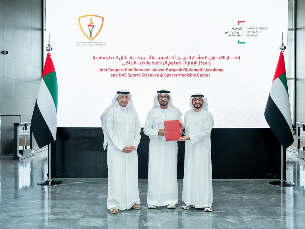 تعاون بين أكاديمية أنور قرقاش الدبلوماسية و"مركز الإمارات للعلوم الرياضية"