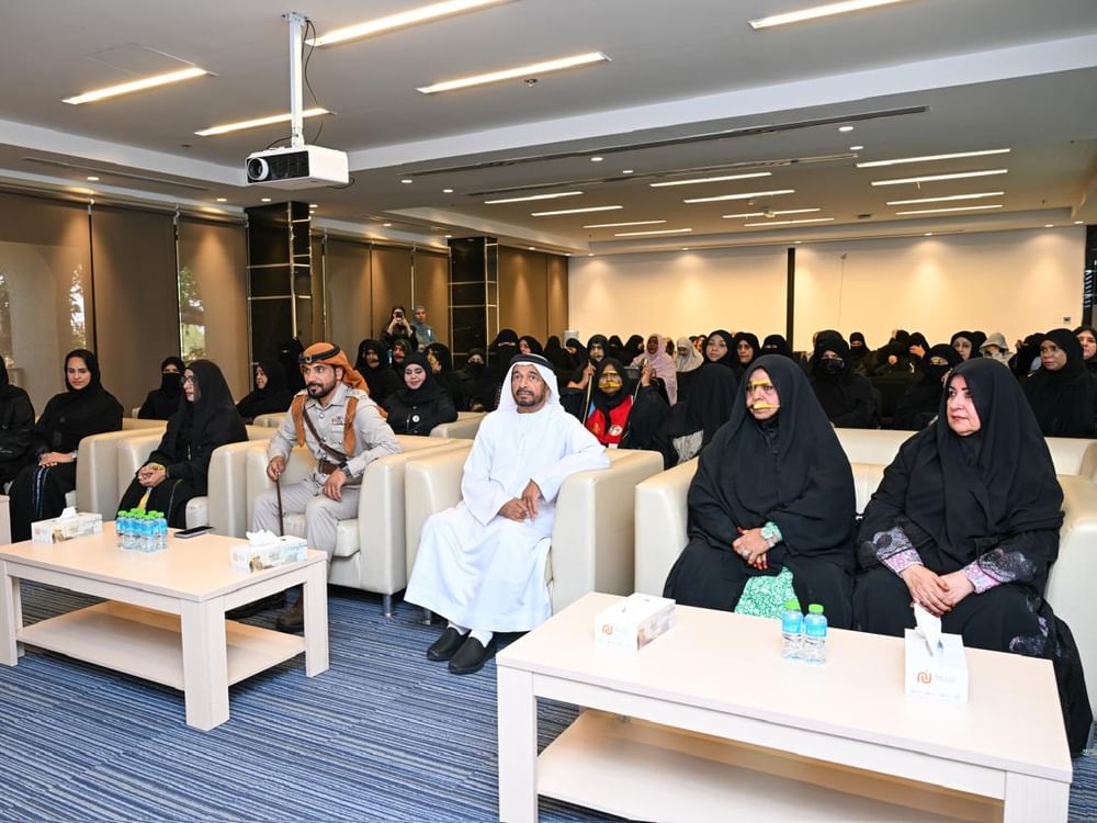 شرطة أبوظبي تحتفي بيوم المرأة الإماراتية وتستعرض مسيرتها بالعمل الشرطي