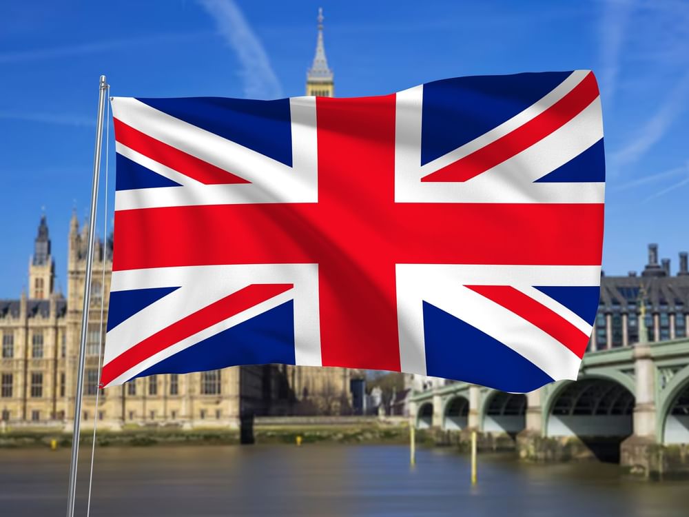 UK net migration drops to 204,000 in June 2025