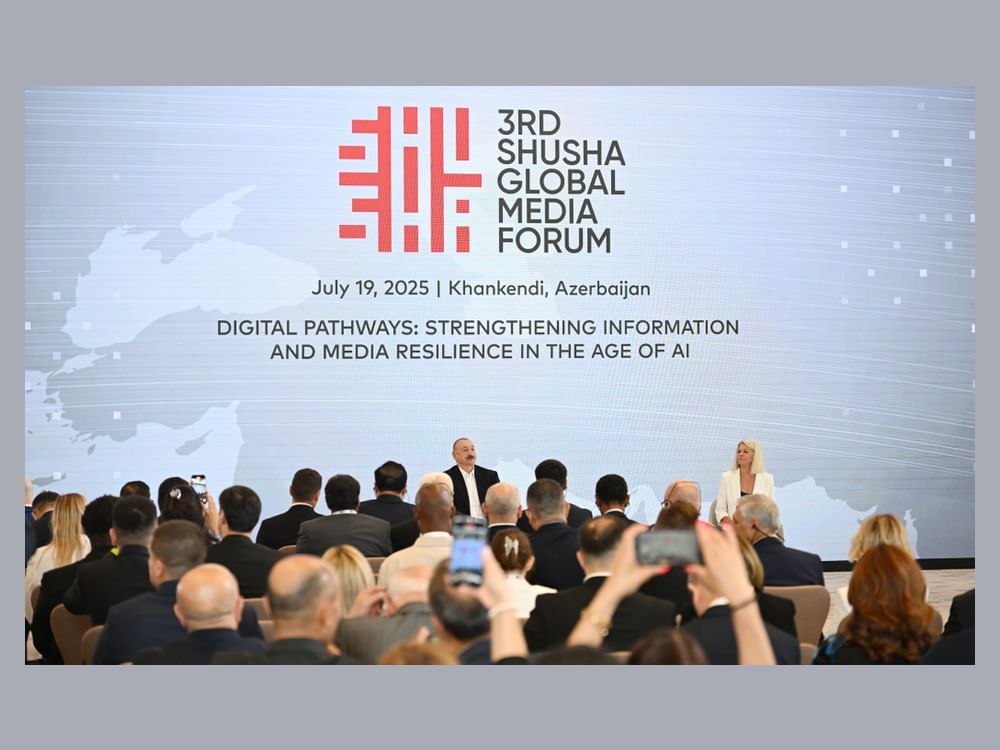 Azerbaijani President meets participants of Shusha Global Media Forum