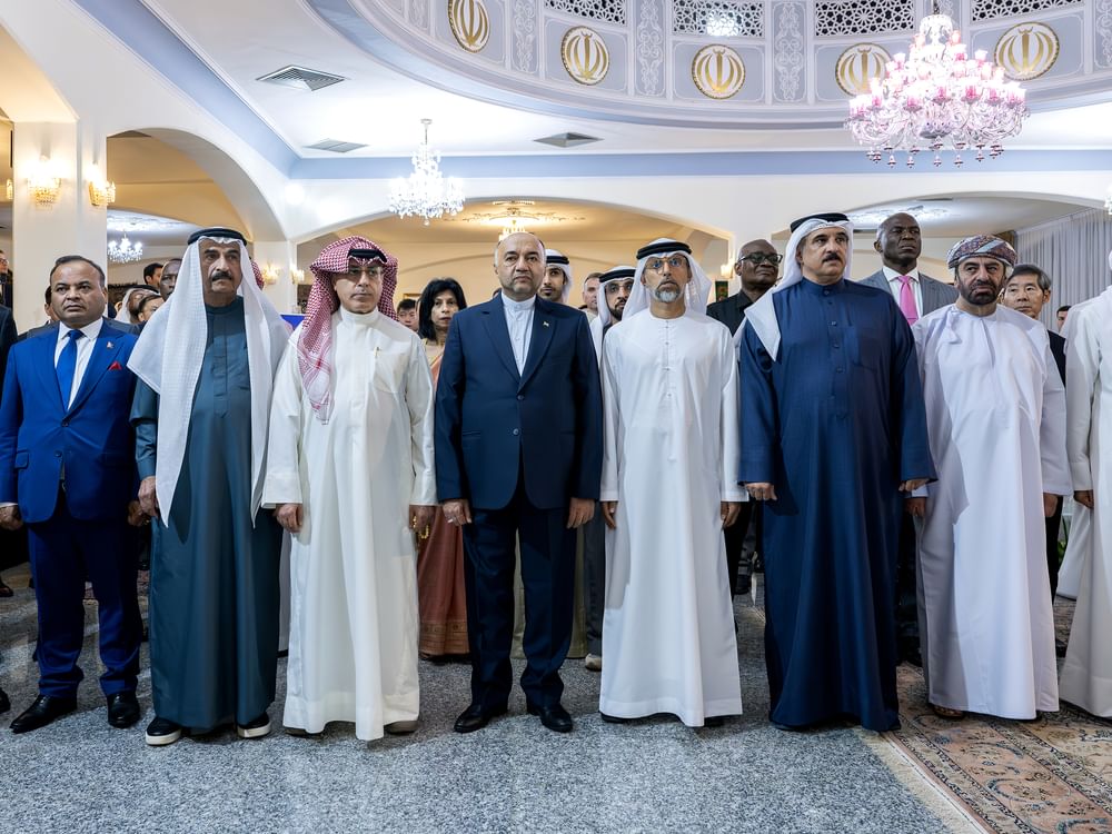 وزير الطاقة والبنية التحتية يحضر حفل اليوم الوطني لإيران