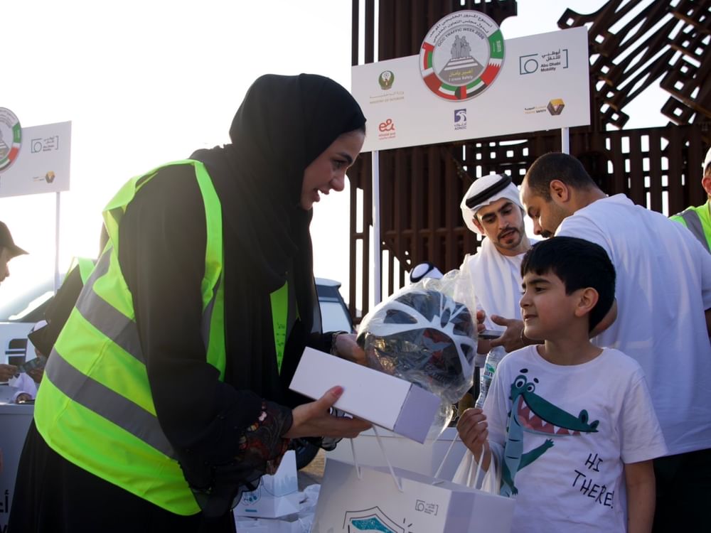  شرطة أبوظبي و"مركز النقل المتكامل" ينفذان مبادرة توعوية ضمن أسبوع المرور الخليجي 