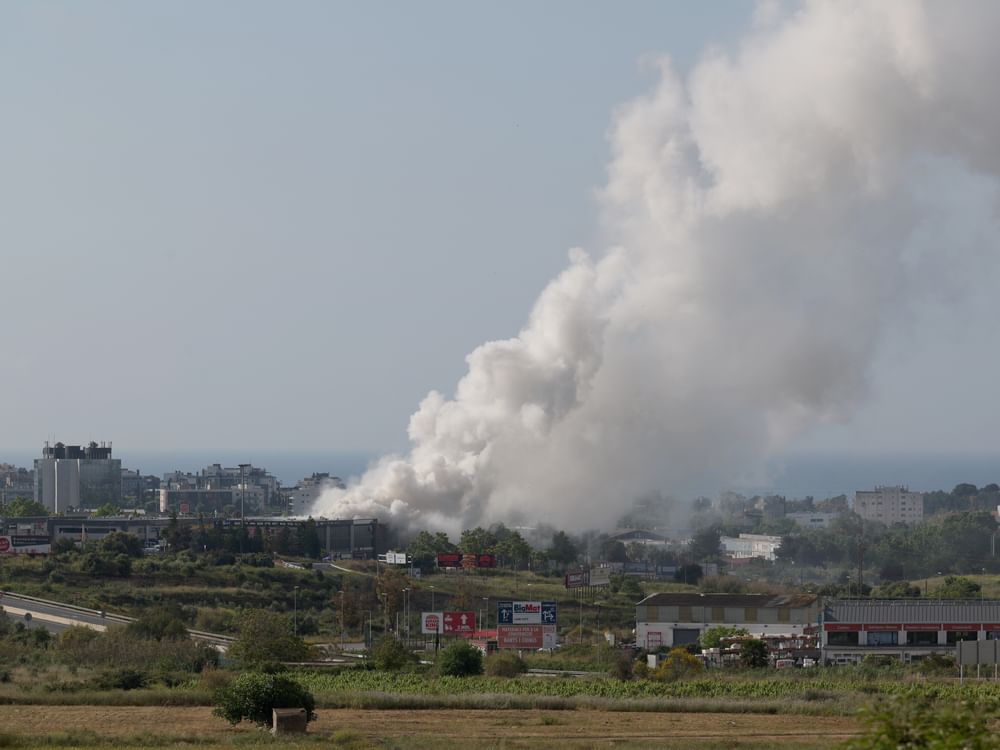 Thousands confined indoors by toxic chlorine cloud in Spain