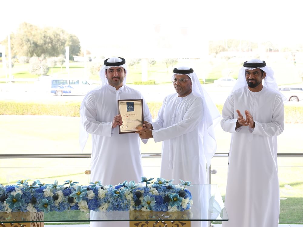 "دبي لسباقات الهجن" يتوج بـ "جائزة التميز في الرياضات التراثية" 