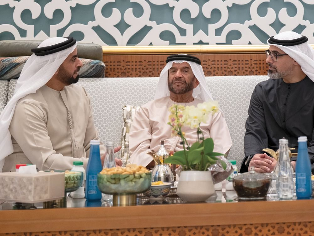 Khaled bin Mohamed bin Zayed visita a Suroor bin Mohammed; intercambian saludos de Ramadán