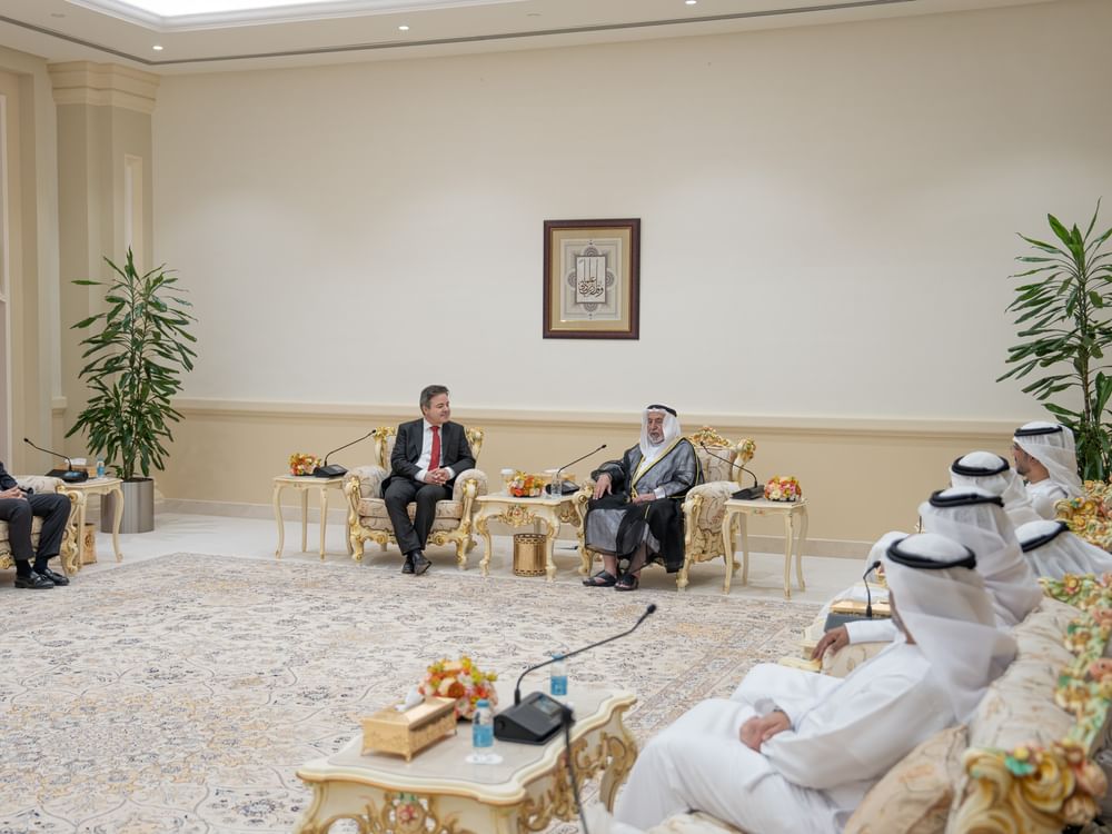 حاكم الشارقة يستقبل وزير الدولة للشؤون الثقافية في البرتغال