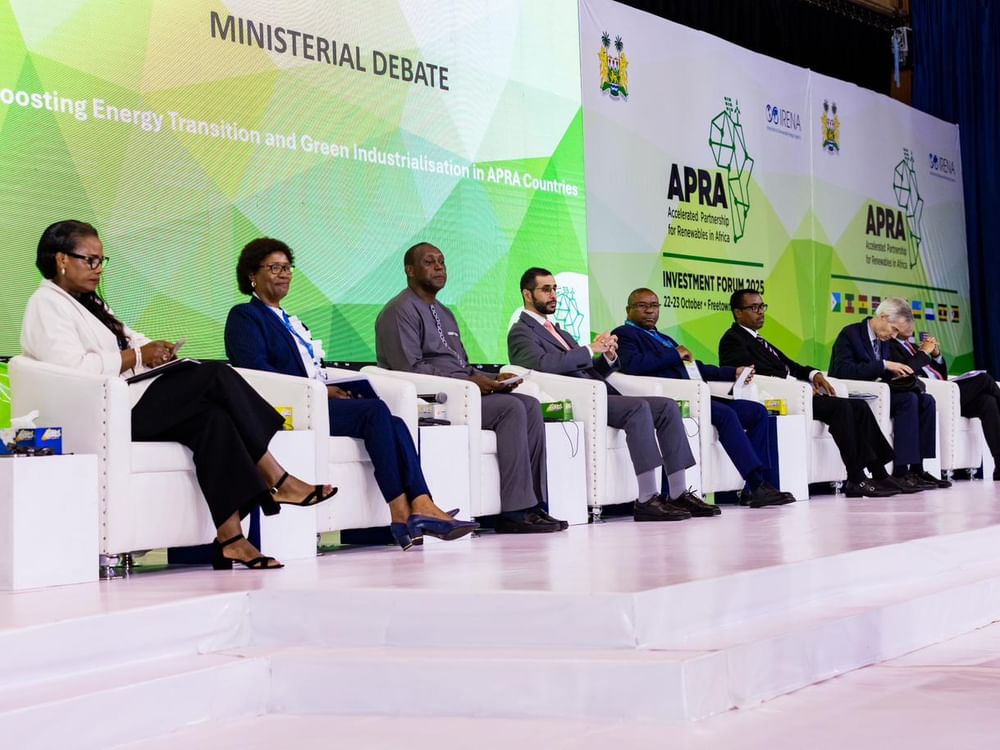 Emirados Árabes Unidos reafirmam parceria com a África em transição energética e industrialização verde durante fórum em Serra Leoa