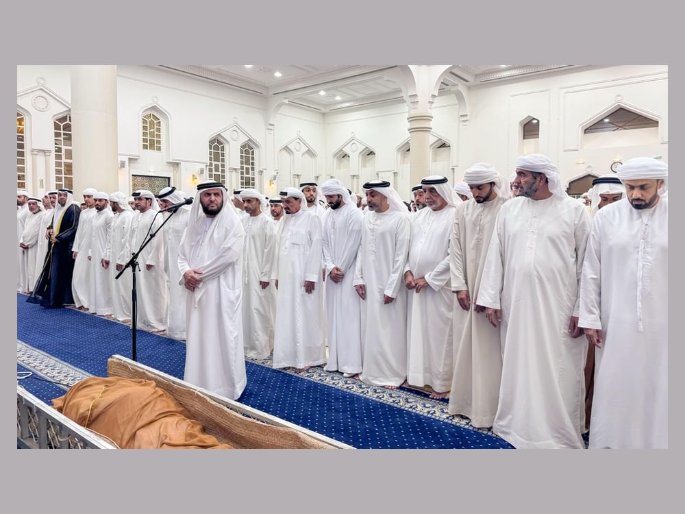 حاكم عجمان يؤدي صلاة الجنازة على جثمان حمد راشد النعيمي