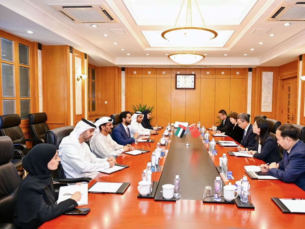 الإمارات والصين تبحثان تسريع التعاون في الاقتصاد الجديد والسياحة والملكية الفكرية
