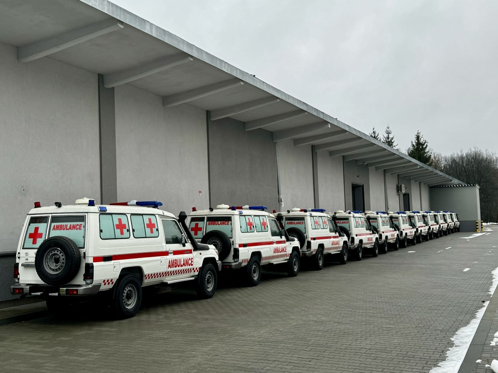 UEA Membantu Sektor Kesehatan Ukraina dengan Ambulans Gelombang Kedua Dalam Rangka Upaya Bantuan yang Berkelanjutan