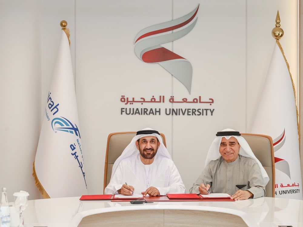 جامعة وغرفة الفجيرة تتعاونان لتأهيل الكفاءات الوطنية ودعم قطاع الأعمال