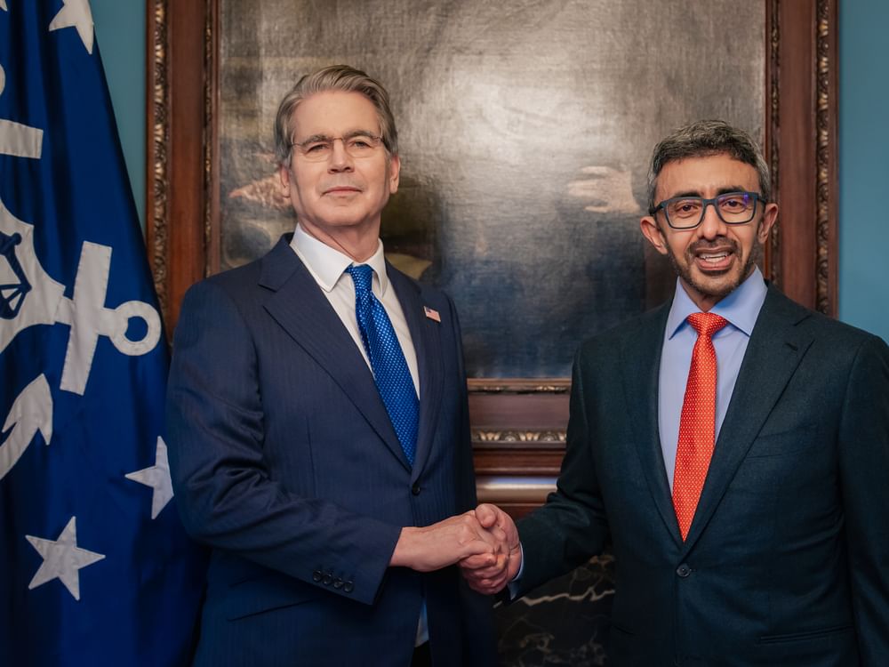 Chanceler dos Emirados Árabes Unidos reúne-se com secretário do Tesouro americano em Washington