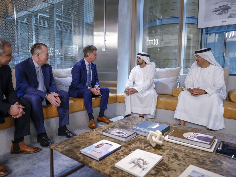 حمدان بن محمد يلتقي رئيس مجلس الإدارة والرئيس التنفيذي لمجموعة "أكور" العالمية