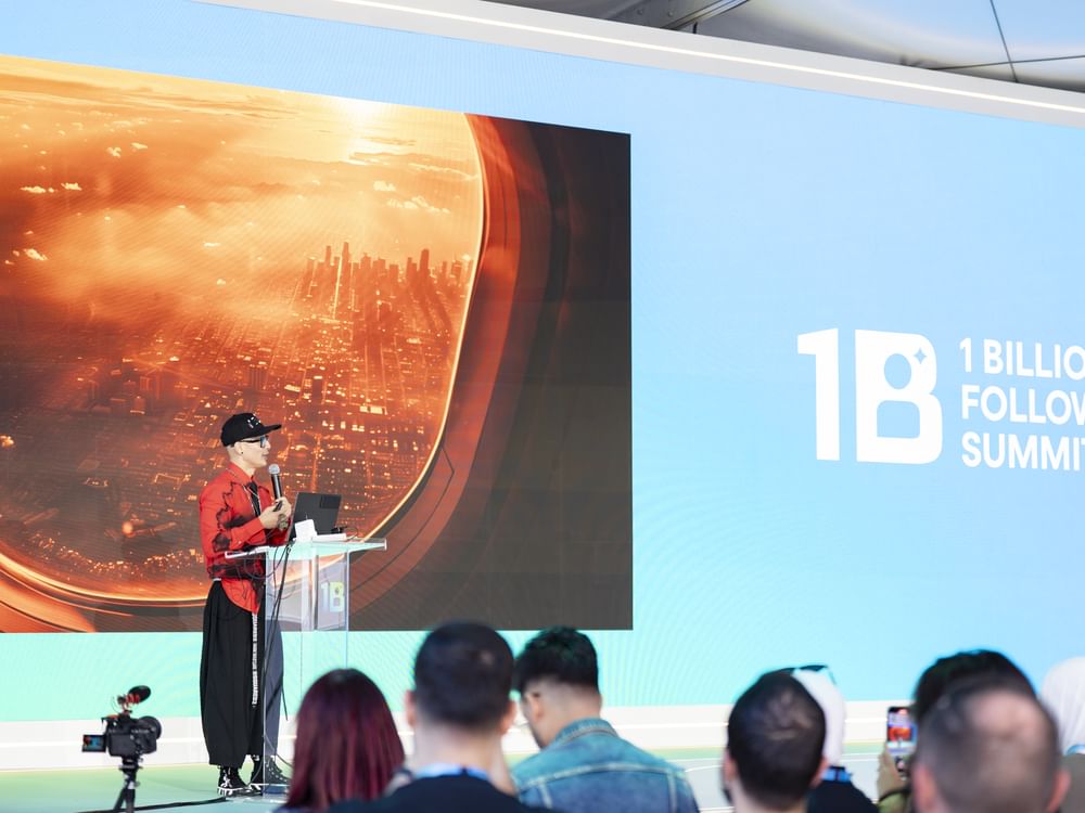 قمة المليار متابع.. كريس دو يحدد 3 مبادئ ذهبية لبناء هوية متميزة لصانع المحتوى 